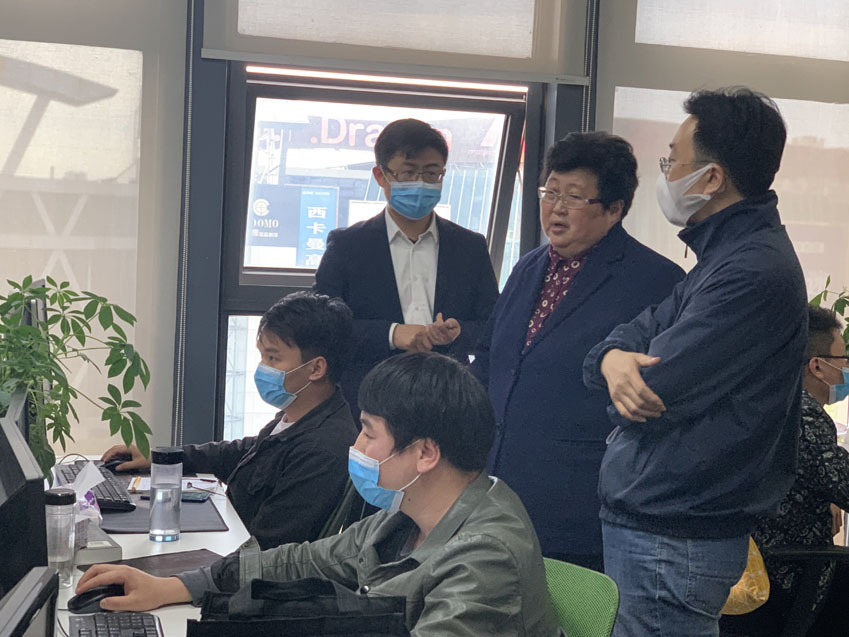 寶山區(qū)區(qū)領(lǐng)導(dǎo)一行蒞臨邁維動(dòng)漫調(diào)研企業(yè)復(fù)工復(fù)產(chǎn)情況(圖6) 寶山區(qū)區(qū)領(lǐng)導(dǎo)一行蒞臨邁維動(dòng)漫調(diào)研企業(yè)復(fù)工復(fù)產(chǎn)情況(圖6)